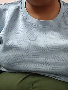 Snapshot of Aaradhya chatting on 12.21.24 Aaradhya online show from 12.21.24