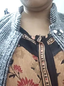 Snapshot of Aaradhya chatting on 12.24.24 Aaradhya online show from 12.24.24