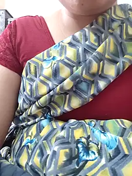 Snapshot of Aaradhya chatting on 12.29.24 Aaradhya online show from 12.29.24