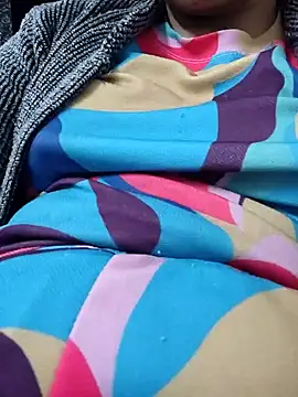 Snapshot of Aaradhya chatting on 01.11.25 Aaradhya online show from 01.11.25