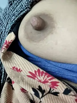 Snapshot of Aaradhya chatting on 01.13.25 Aaradhya online show from 01.13.25