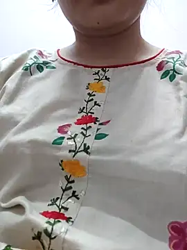 Snapshot of Aaradhya chatting on 02.24.25 Aaradhya online show from 02.24.25