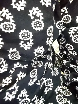 Snapshot of Aaradhya chatting on 02.27.25 Aaradhya online show from 02.27.25