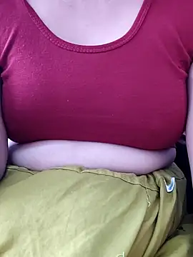 Snapshot of Aaradhya chatting on 03.06.25 Aaradhya online show from 03.06.25