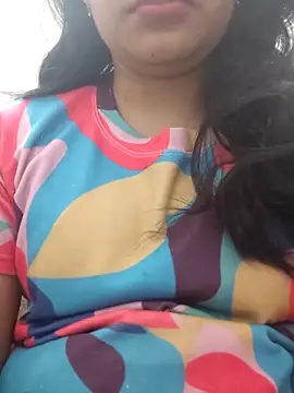 Snapshot of Aaradhya chatting on 03.07.25 Aaradhya online show from 03.07.25