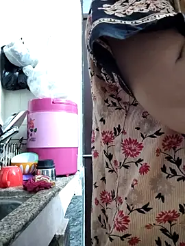 Snapshot of Aaradhya chatting on 03.08.25 Aaradhya online show from 03.08.25