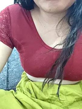 Snapshot of Aaradhya chatting on 03.16.25 Aaradhya online show from 03.16.25