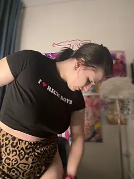 HoneySweetBee online show from 04.06.26