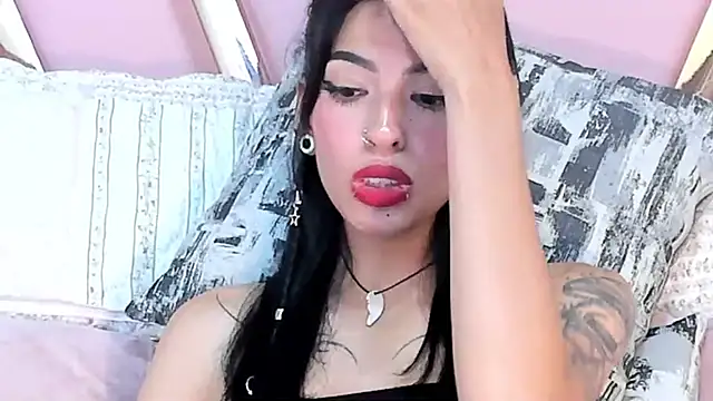 Snapshot of Eva_Benely chatting on 12.14.24 Eva Benely online show from 12.14.24