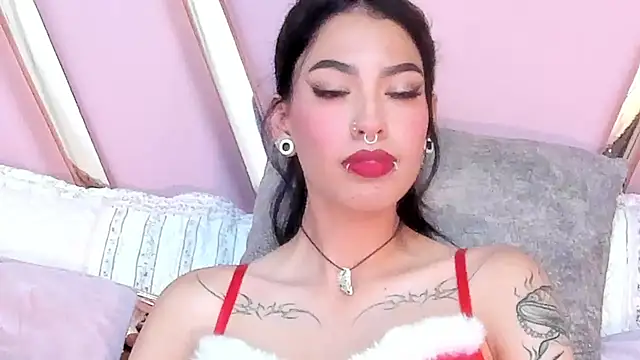 Snapshot of Eva_Benely chatting on 12.24.24 Eva Benely online show from 12.24.24