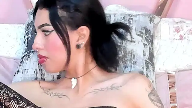 Snapshot of Eva_Benely chatting on 12.28.24 Eva Benely online show from 12.28.24
