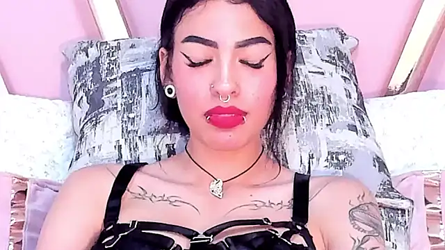 Snapshot of Eva_Benely chatting on 01.17.25 Eva Benely online show from 01.17.25