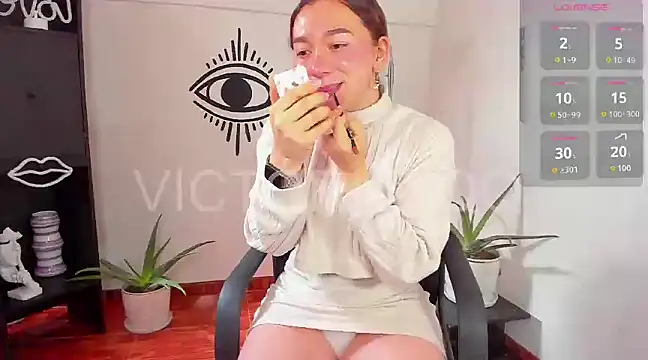 victoria qq online show from 12.04.24