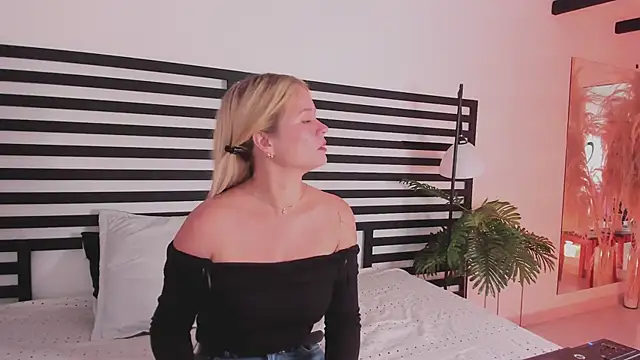 stefanny ruiz  online show from 12.17.24