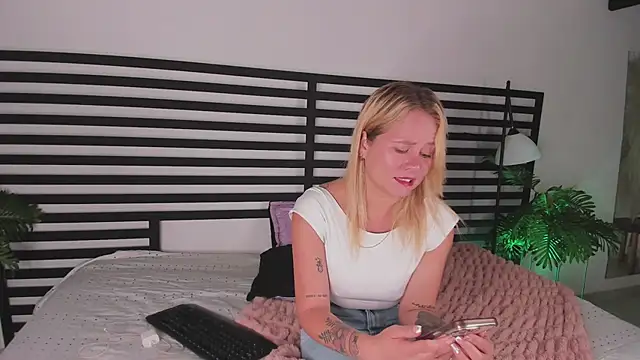 stefanny ruiz  online show from 01.08.25