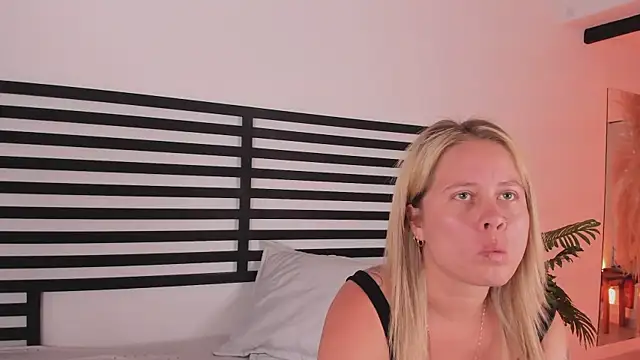 stefanny ruiz  online show from 01.25.25