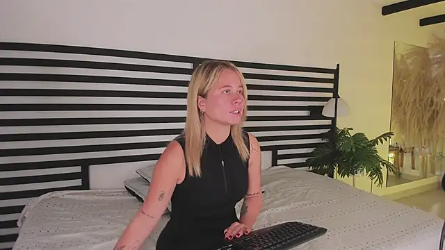 stefanny ruiz  online show from 02.03.25