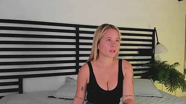 stefanny ruiz  online show from 02.06.25