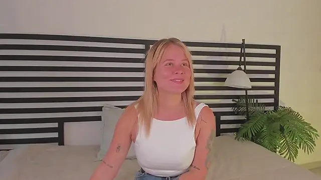 stefanny ruiz  online show from 02.17.25