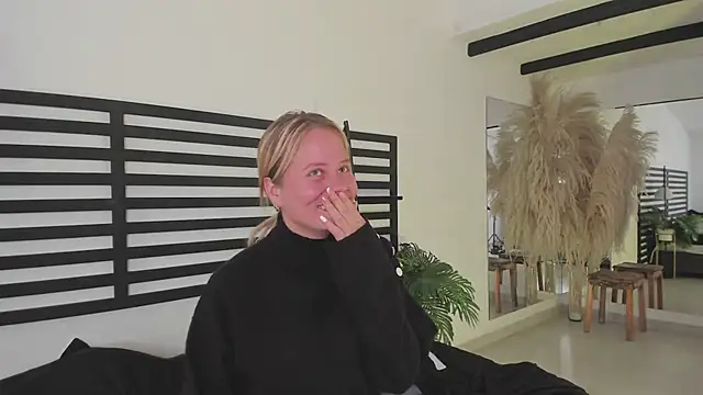 stefanny ruiz  online show from 02.18.25