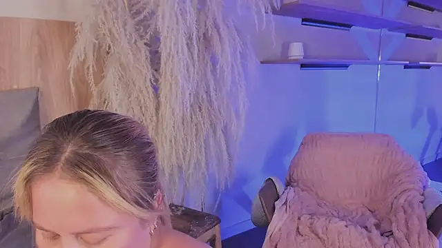 stefanny ruiz  online show from 02.27.25