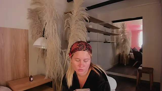 stefanny ruiz  online show from 03.01.25