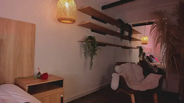 stefanny ruiz  online show from 03.18.25