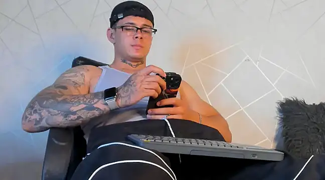 NoahhBrown online show from 01.08.25