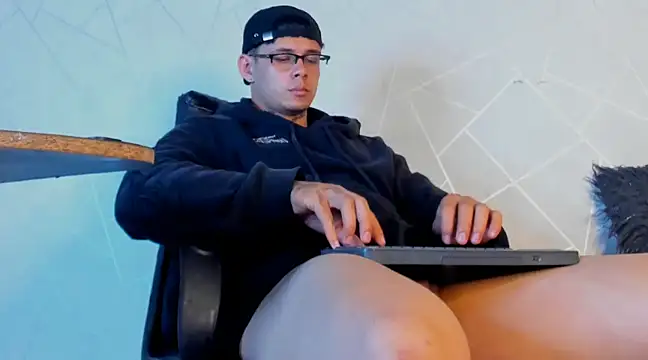 NoahhBrown online show from 01.12.25