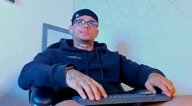 NoahhBrown online show from 02.12.25