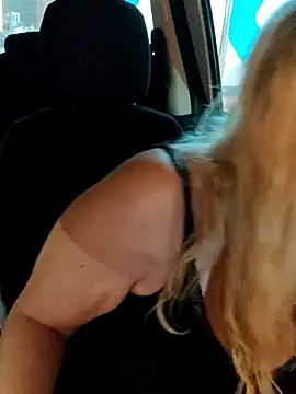 BecciDeluxe online show from 07.17.26