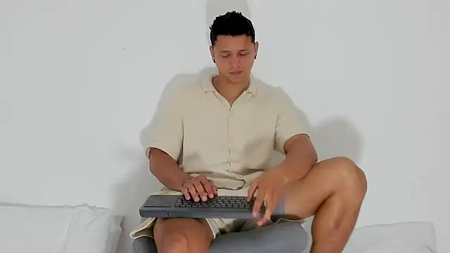 MITCHELL BURNS online show from 01.04.25