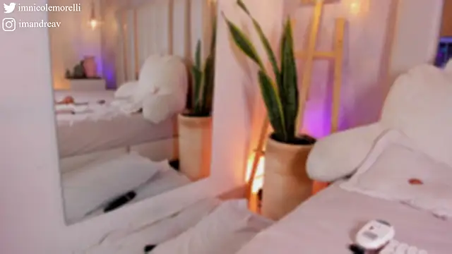 Snapshot of Nicolemorelli2 chatting on 11.18.25 Nicolemorelli2 online show from 11.18.25