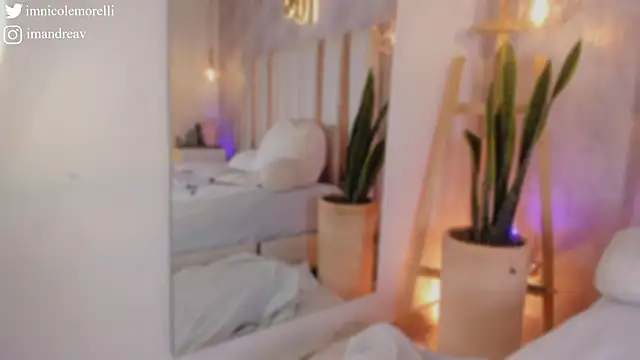 Snapshot of Nicolemorelli2 chatting on 11.23.25 Nicolemorelli2 online show from 11.23.25