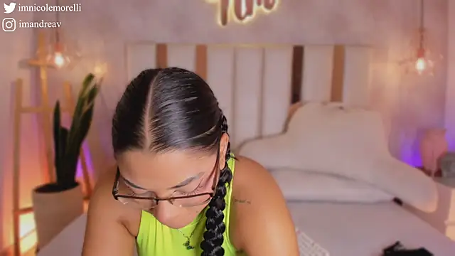 Snapshot of Nicolemorelli2 chatting on 11.27.25 Nicolemorelli2 online show from 11.27.25