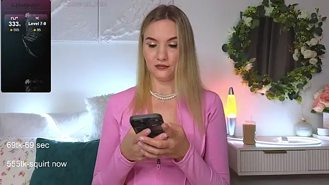 Snapshot of Maria_Shy chatting on 09.19.25 Maria Shy online show from 09.19.25