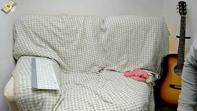 Snapshot of layneinchains chatting on 02.02.26 layneinchains online show from 02.02.26