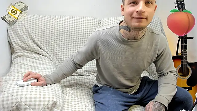 Snapshot of layneinchains chatting on 02.03.26 layneinchains online show from 02.03.26