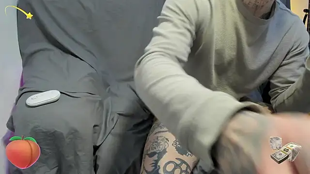 Snapshot of layneinchains chatting on 02.15.26 layneinchains online show from 02.15.26