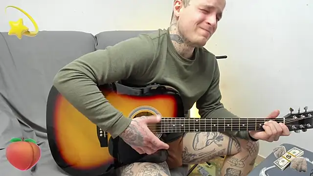 Snapshot of layneinchains chatting on 02.19.26 layneinchains online show from 02.19.26