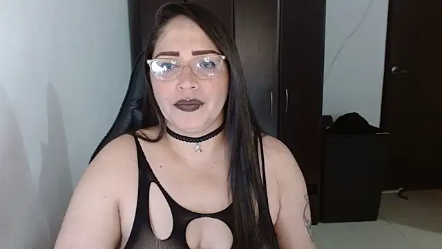 Snapshot of natashasmithe chatting on 10.25.25 natashasmithe online show from 10.25.25