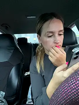 Snapshot of StasyWood chatting on 10.21.25 StasyWood online show from 10.21.25