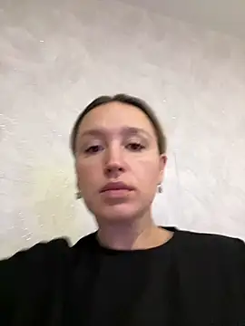 Snapshot of StasyWood chatting on 11.25.25 StasyWood online show from 11.25.25