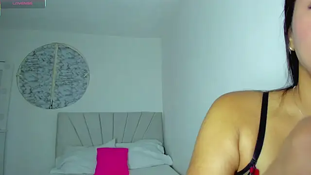 Snapshot of IsabelaVanegas_ chatting on 10.30.25 IsabelaVanegas  online show from 10.30.25