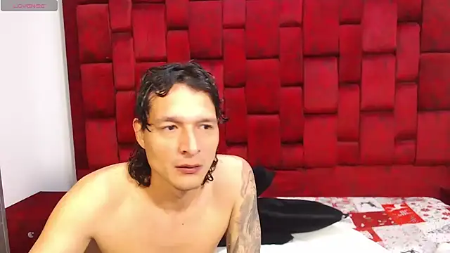 Snapshot of Couple_No_Limits chatting on 11.04.25 Couple No Limits online show from 11.04.25