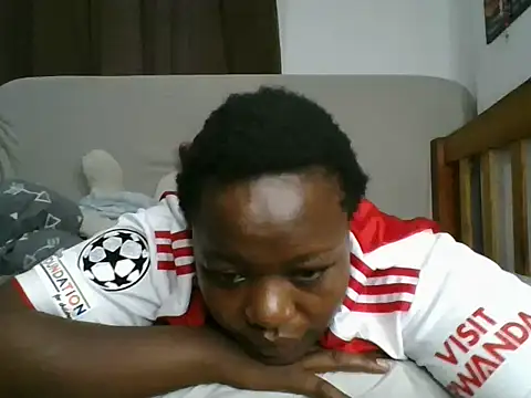 Snapshot of Horny_wifey254 chatting on 11.27.25 Horny wifey254 online show from 11.27.25