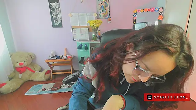 Scarletleon77 online show from 02.18.25