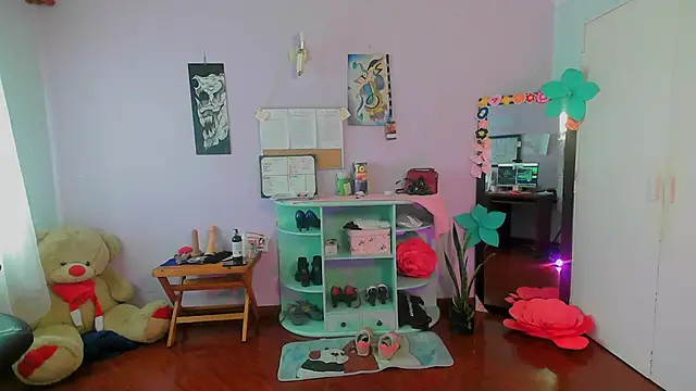 Scarletleon77 online show from 03.18.25