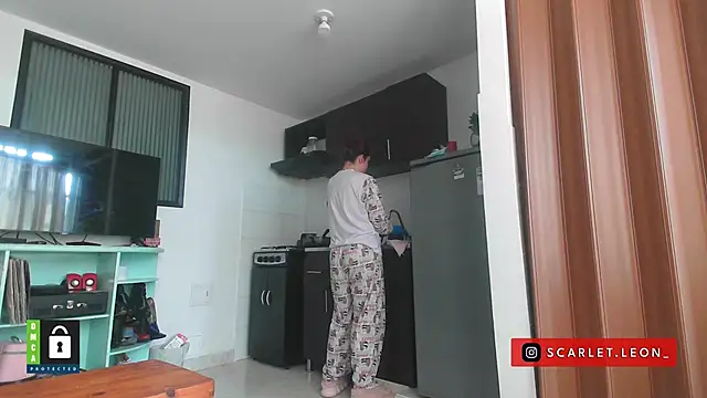 Scarletleon77 online show from 09.10.25