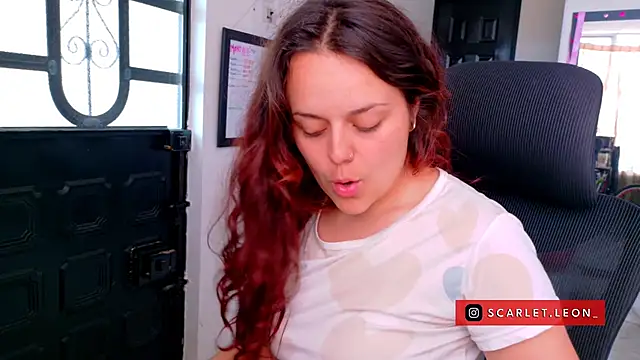 Snapshot of Scarletleon77 chatting on 07.06.26 Scarletleon77 online show from 07.06.26